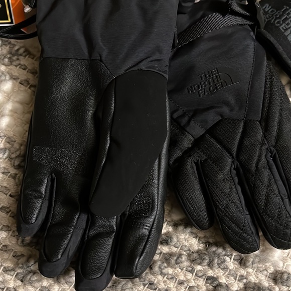 Brand new with tag the north face Gore-Tex gloves - Picture 5 of 6